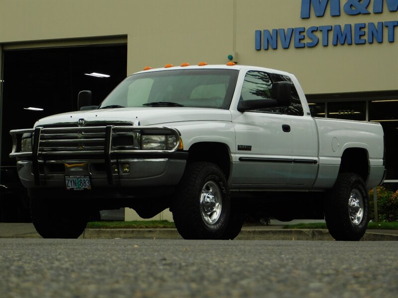 2000 Dodge Ram 2500 SLT 4X4 / 5.9L CUMMINS DIESEL / 5-SPEED / 1-OWNER - Photo 1 - Portland, OR 97217