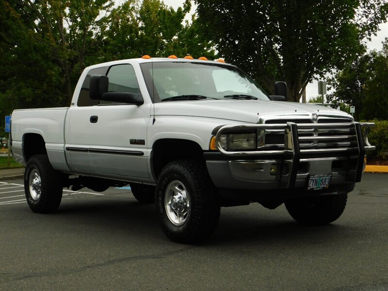 2000 Dodge Ram 2500 SLT 4X4 / 5.9L CUMMINS DIESEL / 5-SPEED / 1-OWNER