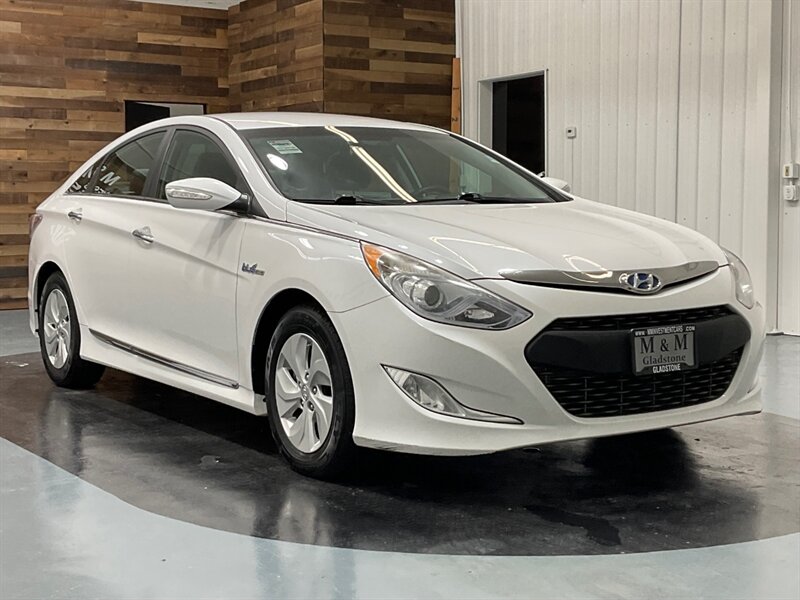 2014 Hyundai Sonata Hybrid Sedan / Backup Cam / Heated Seats /59K MILE   - Photo 50 - Gladstone, OR 97027