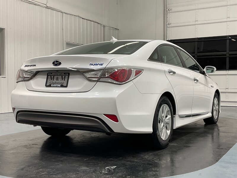 2014 Hyundai Sonata Hybrid Sedan / Backup Cam / Heated Seats /59K MILE   - Photo 8 - Gladstone, OR 97027