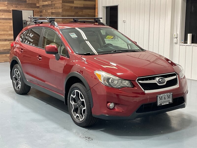 2013 Subaru XV Crosstrek 2.0i Premium AWD / 5-SPEED MANUAL / 77K MILES  / ZERO RUST - Photo 2 - Gladstone, OR 97027