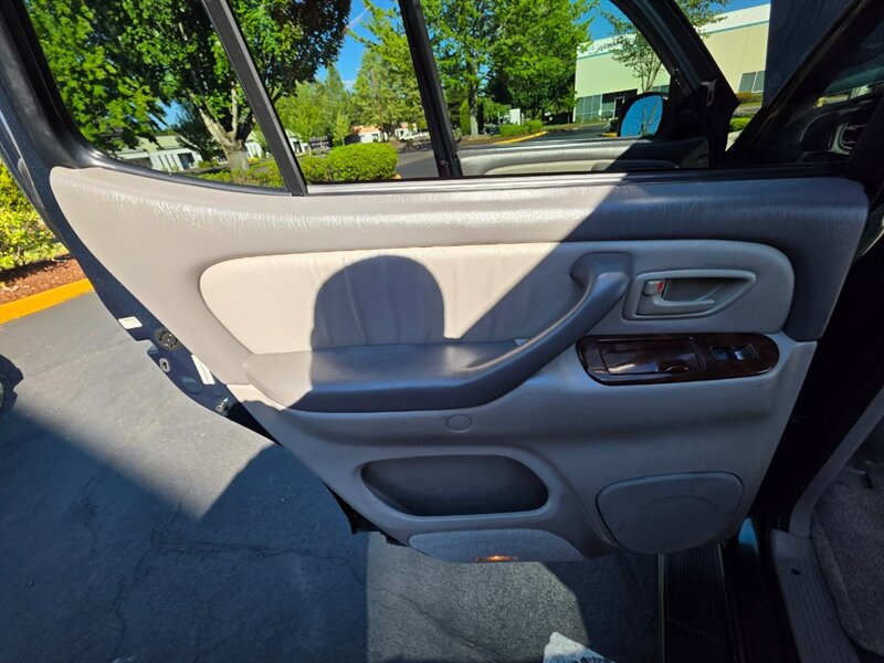 2002 Toyota Sequoia 4X4 LIMITED TIMING BELT DONE / NEW TIRES / LIFTED / V8 4.7L / 8-PASSENGER / HEATED LEATHER / SUNROOF / PRISTINE - Photo 49 - Portland, OR 97217