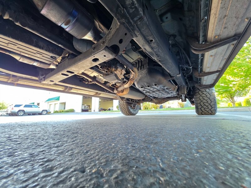 2002 Toyota Sequoia 4X4 LIMITED TIMING BELT DONE / NEW TIRES / LIFTED / V8 4.7L / 8-PASSENGER / HEATED LEATHER / SUNROOF / PRISTINE - Photo 21 - Portland, OR 97217