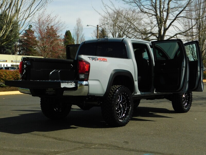 2019 Toyota Tacoma TRD Off-Road V6  4X4 / CRAWL CONTROL / LIFTED   - Photo 30 - Portland, OR 97217