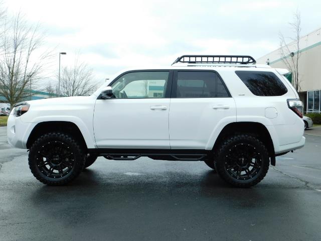 2016 Toyota 4Runner V6 / REAR CAM / NAVIGATION / WARRANTY/ LIFTED - Photo 3 - Portland, OR 97217