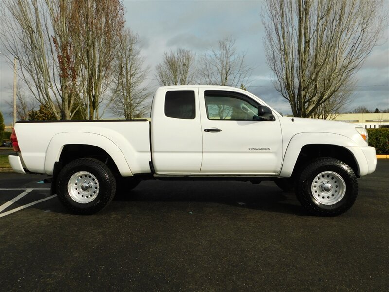 2007 Toyota Tacoma V6 SR5 4dr Access Cab 4X4 / 6-SPEED / CLEAN