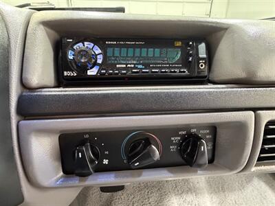1996 Ford F-250 XLT Heavy Duty 4X4 7.5L V8 GAS / 118K MILES / BRAND NEW TIRES / SHORT BED - Photo 17 - Gladstone, OR 97027