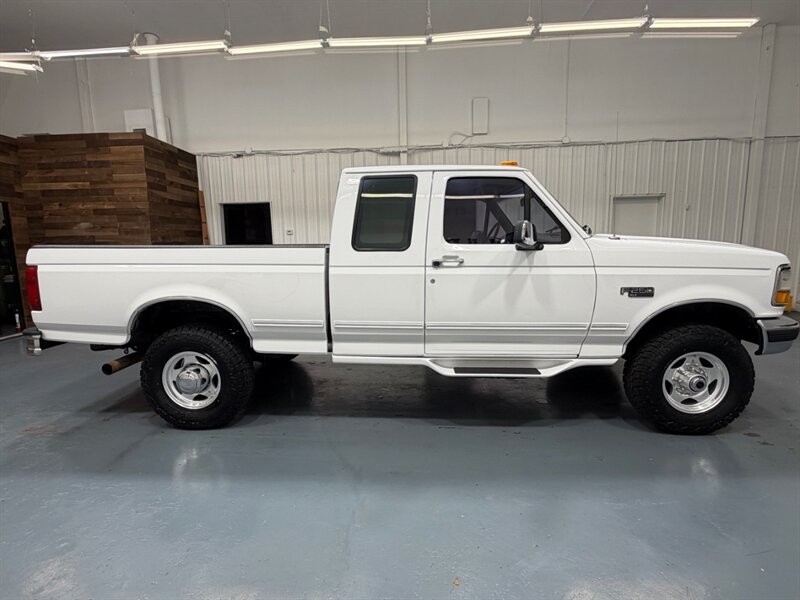 1996 Ford F-250 XLT Heavy Duty 4X4 7.5L V8 GAS / 118K MILES  / BRAND NEW TIRES / SHORT BED - Photo 4 - Gladstone, OR 97027