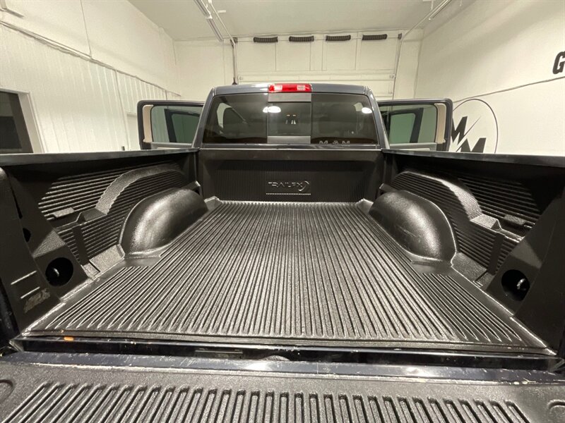 2017 RAM 1500 Big Horn Crew Cab 4X4 / 3.0L DIESEL /NEW TIRES / LOCAL TRUCK w. ZERO RUST / Heated Seats / Remote Start / Trailer Brake controller - Photo 32 - Gladstone, OR 97027