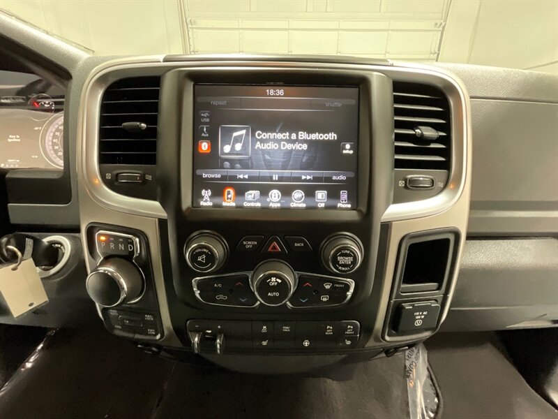 2017 RAM 1500 Big Horn Crew Cab 4X4 / 3.0L DIESEL /NEW TIRES / LOCAL TRUCK w. ZERO RUST / Heated Seats / Remote Start / Trailer Brake controller - Photo 16 - Gladstone, OR 97027