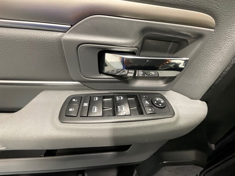 2017 RAM 1500 Big Horn Crew Cab 4X4 / 3.0L DIESEL /NEW TIRES / LOCAL TRUCK w. ZERO RUST / Heated Seats / Remote Start / Trailer Brake controller - Photo 39 - Gladstone, OR 97027