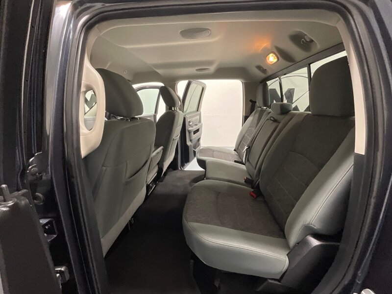 2017 RAM 1500 Big Horn Crew Cab 4X4 / 3.0L DIESEL /NEW TIRES / LOCAL TRUCK w. ZERO RUST / Heated Seats / Remote Start / Trailer Brake controller - Photo 12 - Gladstone, OR 97027