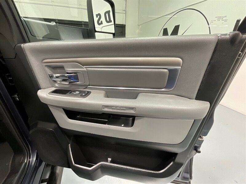 2017 RAM 1500 Big Horn Crew Cab 4X4 / 3.0L DIESEL /NEW TIRES / LOCAL TRUCK w. ZERO RUST / Heated Seats / Remote Start / Trailer Brake controller - Photo 35 - Gladstone, OR 97027