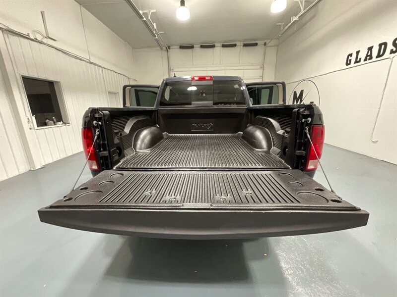 2017 RAM 1500 Big Horn Crew Cab 4X4 / 3.0L DIESEL /NEW TIRES / LOCAL TRUCK w. ZERO RUST / Heated Seats / Remote Start / Trailer Brake controller - Photo 10 - Gladstone, OR 97027