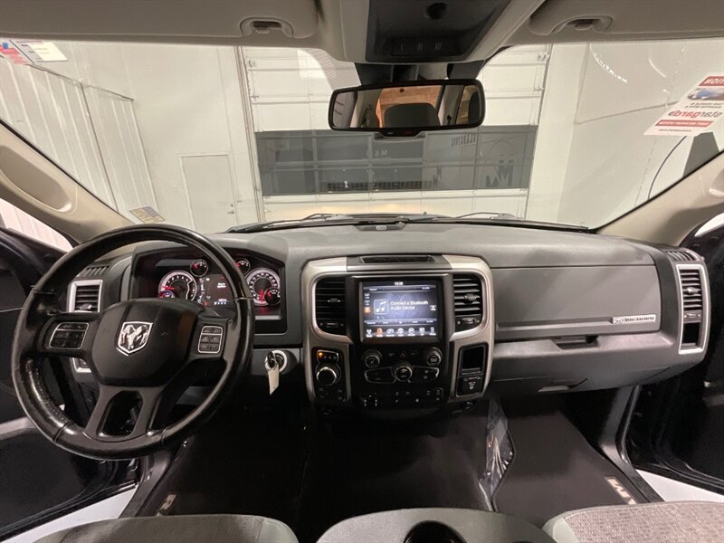 2017 RAM 1500 Big Horn Crew Cab 4X4 / 3.0L DIESEL /NEW TIRES / LOCAL TRUCK w. ZERO RUST / Heated Seats / Remote Start / Trailer Brake controller - Photo 44 - Gladstone, OR 97027