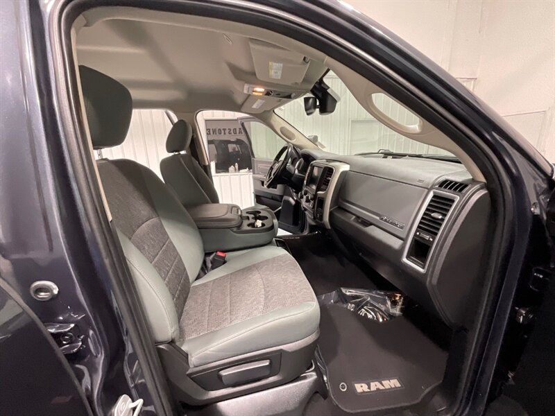 2017 RAM 1500 Big Horn Crew Cab 4X4 / 3.0L DIESEL /NEW TIRES / LOCAL TRUCK w. ZERO RUST / Heated Seats / Remote Start / Trailer Brake controller - Photo 14 - Gladstone, OR 97027