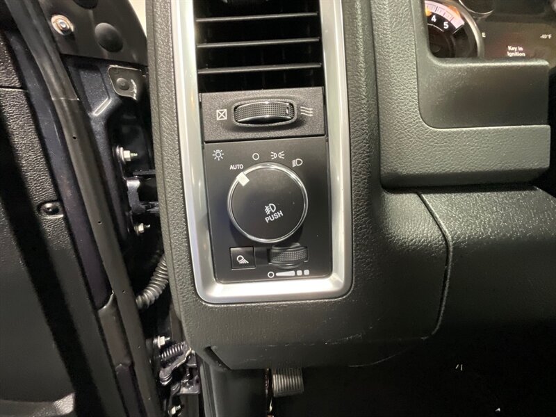 2017 RAM 1500 Big Horn Crew Cab 4X4 / 3.0L DIESEL /NEW TIRES / LOCAL TRUCK w. ZERO RUST / Heated Seats / Remote Start / Trailer Brake controller - Photo 40 - Gladstone, OR 97027