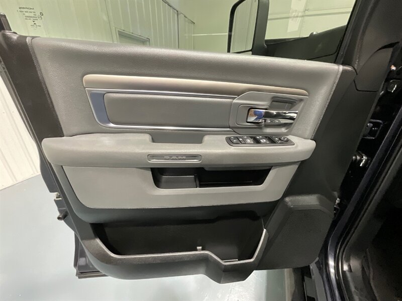 2017 RAM 1500 Big Horn Crew Cab 4X4 / 3.0L DIESEL /NEW TIRES / LOCAL TRUCK w. ZERO RUST / Heated Seats / Remote Start / Trailer Brake controller - Photo 34 - Gladstone, OR 97027