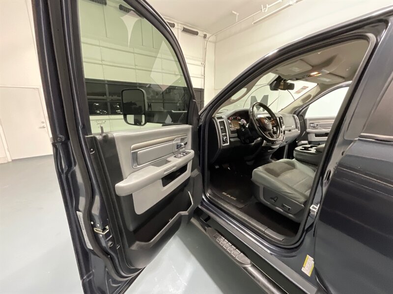 2017 RAM 1500 Big Horn Crew Cab 4X4 / 3.0L DIESEL /NEW TIRES / LOCAL TRUCK w. ZERO RUST / Heated Seats / Remote Start / Trailer Brake controller - Photo 33 - Gladstone, OR 97027