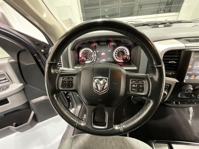 2017 RAM 1500 Big Horn Crew Cab 4X4 / 3.0L DIESEL /NEW TIRES / LOCAL TRUCK w. ZERO RUST / Heated Seats / Remote Start / Trailer Brake controller - Photo 22 - Gladstone, OR 97027