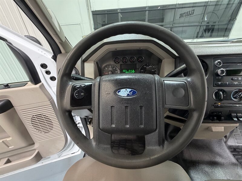 2010 Ford F-250 Super Duty XL 4X4 UTILITY BED /V8 5.4L/36K MILES /LOCAL TRUCK w. ZERO RUST / NEW TIRES - Photo 17 - Gladstone, OR 97027
