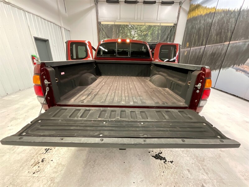 2004 Toyota Tundra SR5 4X4 / 4.7L V8 / FRESH TIMING BELT SERVICE DONE  / LOCAL TRUCK / RUST FREE / ONLY 137,000 MILES - Photo 12 - Gladstone, OR 97027