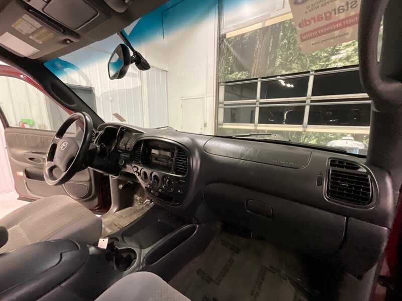 2004 Toyota Tundra SR5 4X4 / 4.7L V8 / FRESH TIMING BELT SERVICE DONE  / LOCAL TRUCK / RUST FREE / ONLY 137,000 MILES - Photo 17 - Gladstone, OR 97027