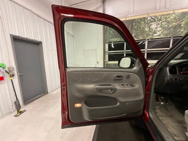 2004 Toyota Tundra SR5 4X4 / 4.7L V8 / FRESH TIMING BELT SERVICE DONE  / LOCAL TRUCK / RUST FREE / ONLY 137,000 MILES - Photo 31 - Gladstone, OR 97027