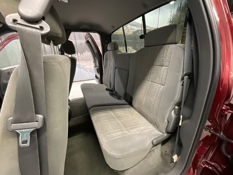 2004 Toyota Tundra SR5 4X4 / 4.7L V8 / FRESH TIMING BELT SERVICE DONE  / LOCAL TRUCK / RUST FREE / ONLY 137,000 MILES - Photo 14 - Gladstone, OR 97027