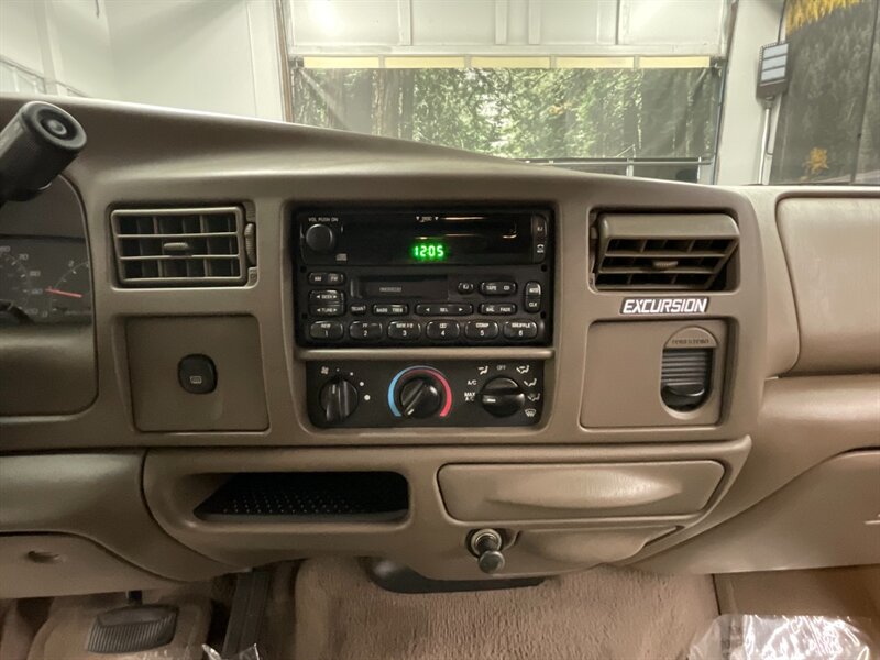 2000 Ford Excursion Limited Sport Utility V10 / Leather / NEW TIRES   - Photo 19 - Gladstone, OR 97027