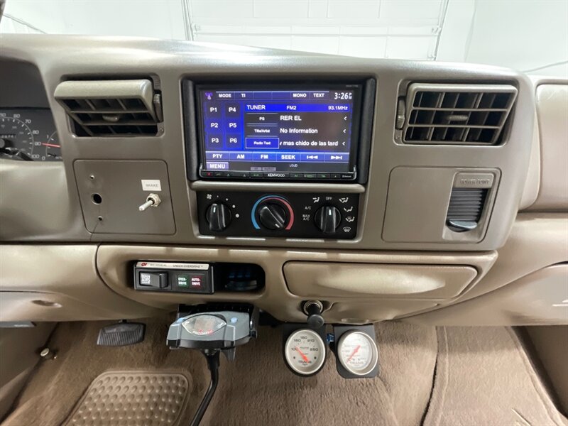 2000 Ford F-350 Lariat 4X4 7.3L DIESEL / DUALLY / ZERO RUST / Extra Fuel Tank / Gear Vendor Unit - Photo 17 - Gladstone, OR 97027