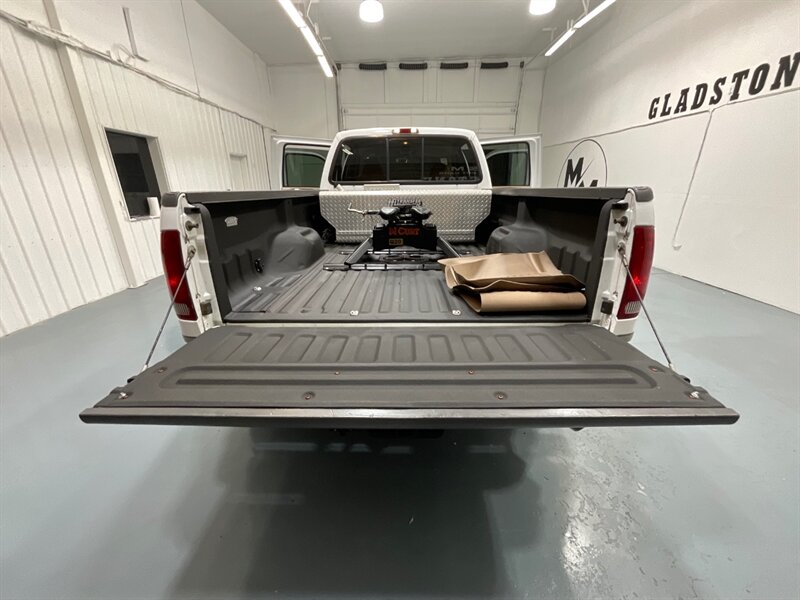 2000 Ford F-350 Lariat 4X4 7.3L DIESEL / DUALLY / ZERO RUST / Extra Fuel Tank / Gear Vendor Unit - Photo 10 - Gladstone, OR 97027