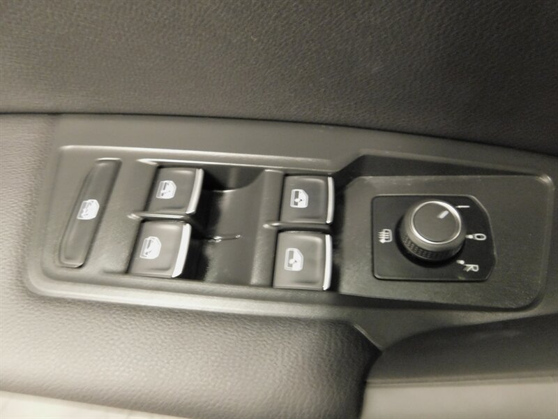 2019 Volkswagen Tiguan 2.0T SE 4Motion AWD / Leather/ 3RD ROW/24,000 MILE - Photo 26 - Gladstone, OR 97027