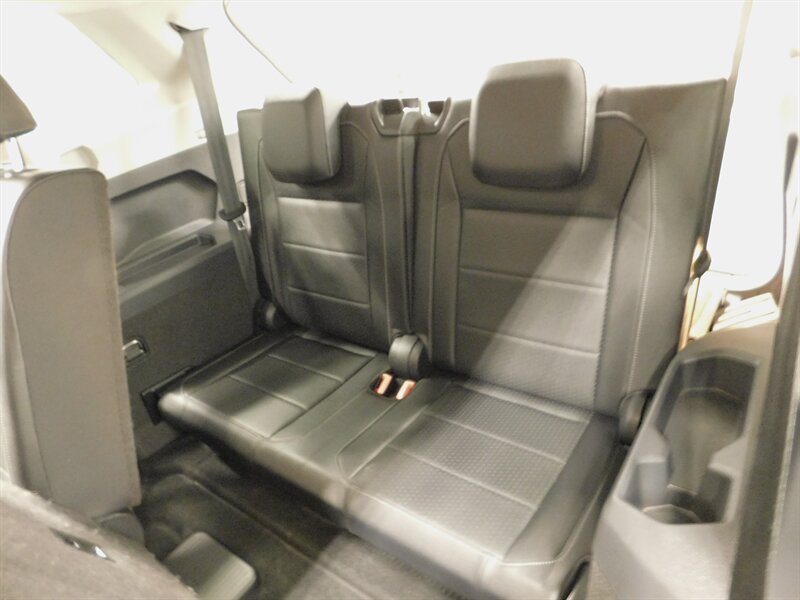 2019 Volkswagen Tiguan 2.0T SE 4Motion AWD / Leather/ 3RD ROW/24,000 MILE - Photo 14 - Gladstone, OR 97027