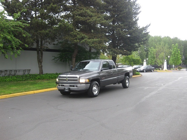 2002 Dodge Ram 2500 SLT Plus/ 2WD/ 5.9L Turbo Diesel/ 5-Speed Manual   - Photo 36 - Portland, OR 97217