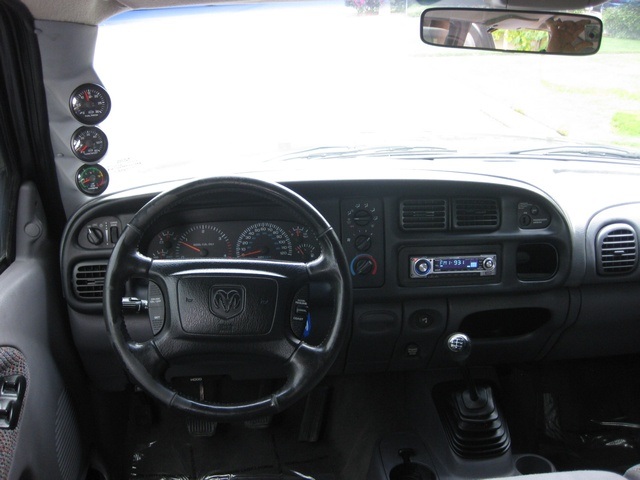 2002 Dodge Ram 2500 SLT Plus/ 2WD/ 5.9L Turbo Diesel/ 5-Speed Manual   - Photo 24 - Portland, OR 97217