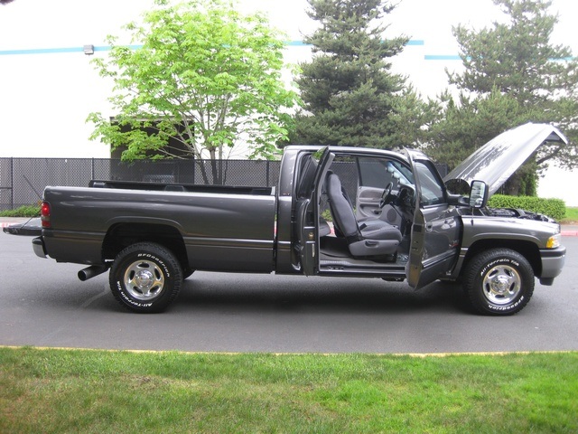 2002 Dodge Ram 2500 SLT Plus/ 2WD/ 5.9L Turbo Diesel/ 5-Speed Manual   - Photo 14 - Portland, OR 97217