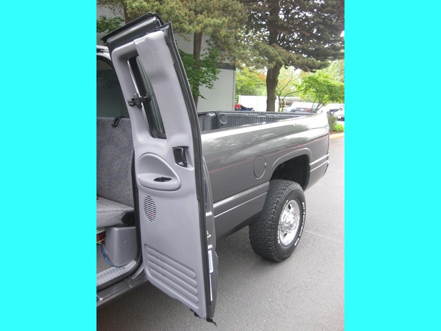 2002 Dodge Ram 2500 SLT Plus/ 2WD/ 5.9L Turbo Diesel/ 5-Speed Manual   - Photo 22 - Portland, OR 97217