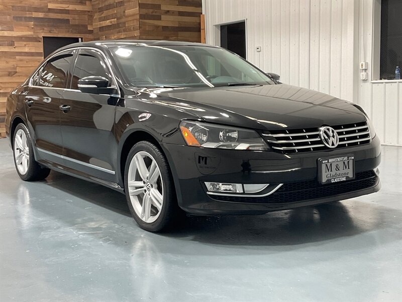 2013 Volkswagen Passat TDI SEL Premium 2.0L 4Cyl Turbo DIESEL / Navi  / Sunroof /Camera/  Heated Seats / LOCAL CAR - Photo 2 - Gladstone, OR 97027