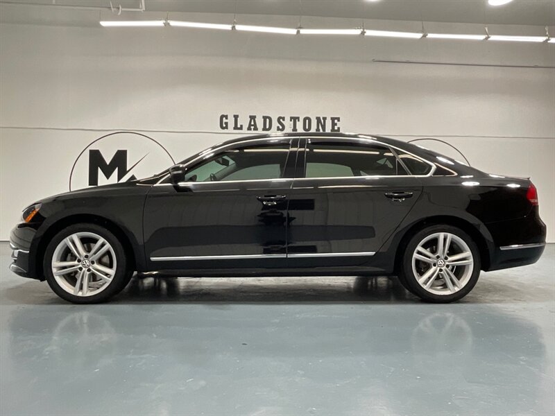 2013 Volkswagen Passat TDI SEL Premium 2.0L 4Cyl Turbo DIESEL / Navi  / Sunroof /Camera/  Heated Seats / LOCAL CAR - Photo 3 - Gladstone, OR 97027