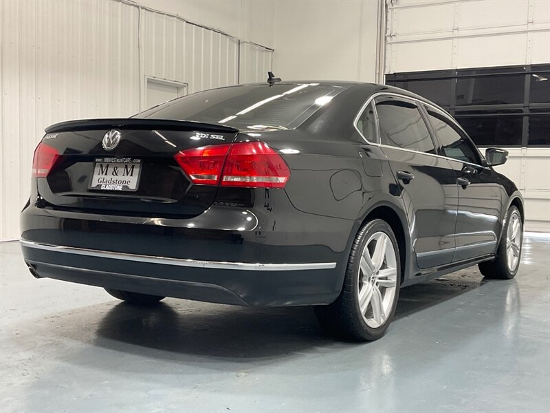 2013 Volkswagen Passat TDI SEL Premium 2.0L 4Cyl Turbo DIESEL / Navi  / Sunroof /Camera/  Heated Seats / LOCAL CAR - Photo 8 - Gladstone, OR 97027