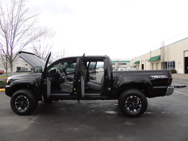 2012 Toyota Tacoma V6 / Crew Cab / 4X4 / Navigation / LIFTED LIFTED   - Photo 27 - Portland, OR 97217