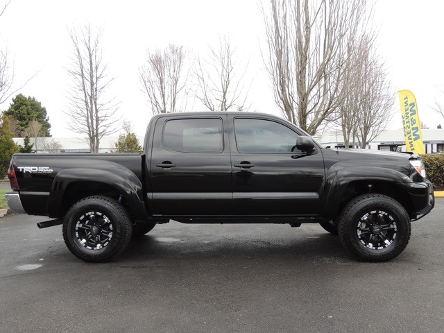 2012 Toyota Tacoma V6 / Crew Cab / 4X4 / Navigation / LIFTED LIFTED   - Photo 4 - Portland, OR 97217