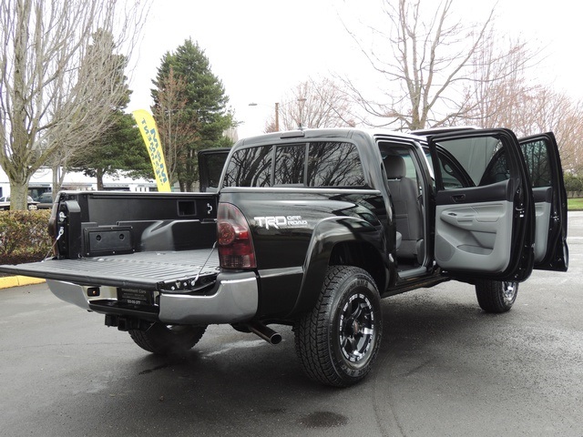 2012 Toyota Tacoma V6 / Crew Cab / 4X4 / Navigation / LIFTED LIFTED   - Photo 31 - Portland, OR 97217