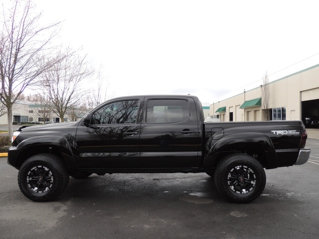 2012 Toyota Tacoma V6 / Crew Cab / 4X4 / Navigation / LIFTED LIFTED   - Photo 3 - Portland, OR 97217