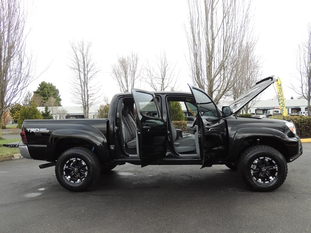 2012 Toyota Tacoma V6 / Crew Cab / 4X4 / Navigation / LIFTED LIFTED   - Photo 32 - Portland, OR 97217