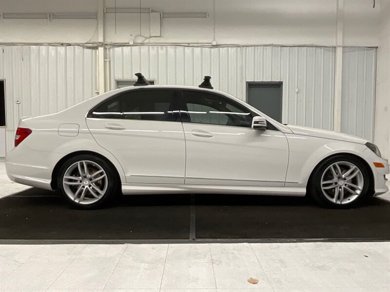 2013 Mercedes-Benz C 300 Sport 4MATIC AWD / 3.5L V6 /  77,000 MILES  / Leather Seats / Sunroof / Roof Rack / LOCAL CAR / Excel Cond - Photo 4 - Gladstone, OR 97027