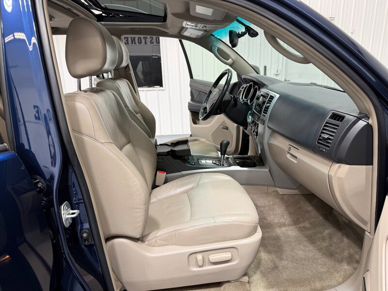 2004 Toyota 4Runner Limited AWD 4.0L / LEATHER / SUNROOF / NEW TIRES / HEATED SEATS / LOCAL RUST FREE - Photo 15 - Gladstone, OR 97027