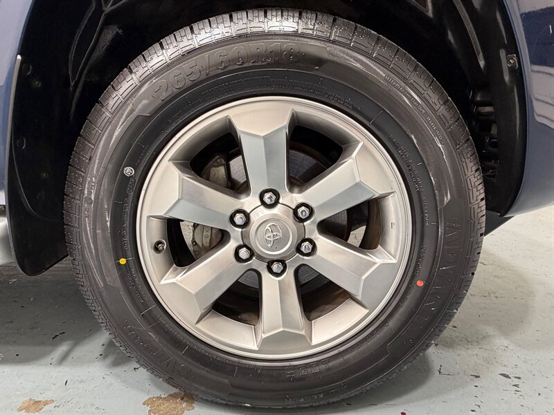 2004 Toyota 4Runner Limited AWD 4.0L / LEATHER / SUNROOF / NEW TIRES / HEATED SEATS / LOCAL RUST FREE - Photo 42 - Gladstone, OR 97027