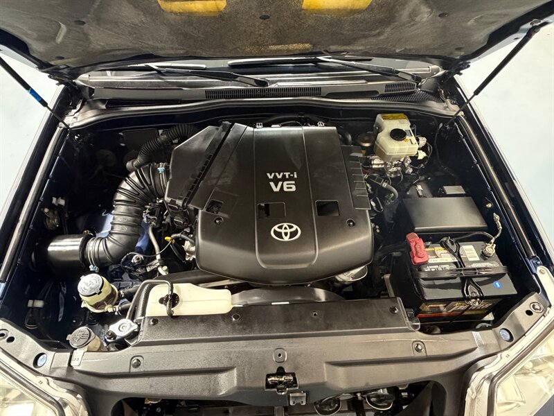 2004 Toyota 4Runner Limited AWD 4.0L / LEATHER / SUNROOF / NEW TIRES / HEATED SEATS / LOCAL RUST FREE - Photo 10 - Gladstone, OR 97027